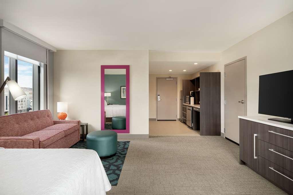 Home2 Suites By Hilton Woodland Hills Los Angeles Room photo